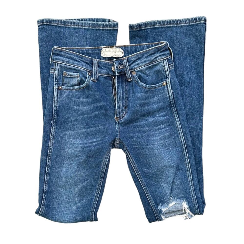 Free People Flare Jeans SZ 24 Mid Rise Distressed - Picture 3 of 8